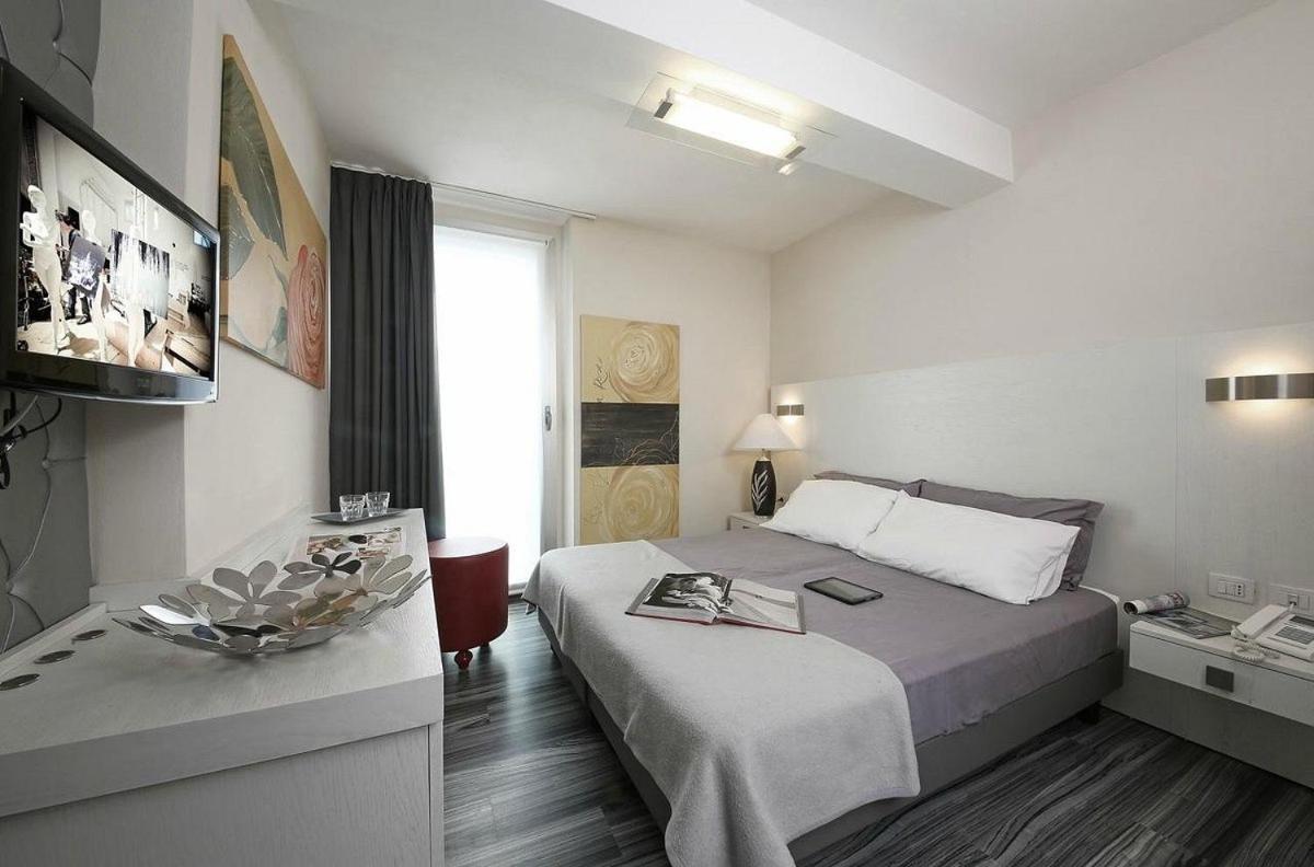Happy Hotel Atelier Gardone Riviera Centro & Beach Exterior foto